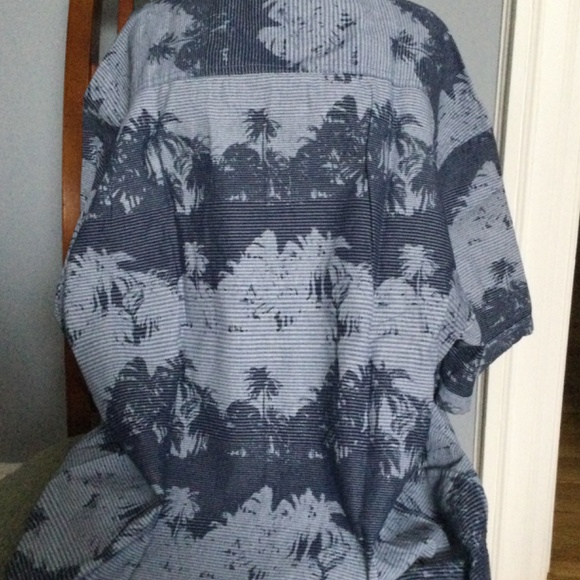 Tommy Bahama Pixel Palms Men’s Camp Shirt.  New - Picture 6 of 11